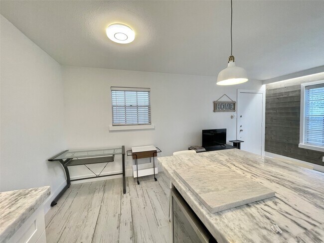 Building Photo - 1855 Portsmouth St