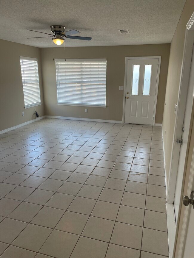 Foto del edificio - 426 Apple Dr