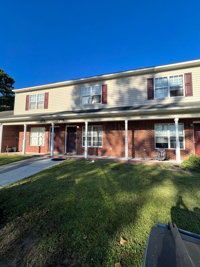 Building Photo - 216 Palace Cir
