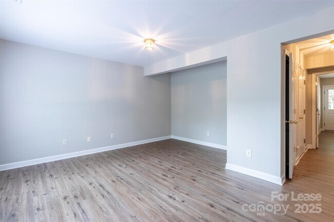 Foto del edificio - 9618 Blossom Hill Dr
