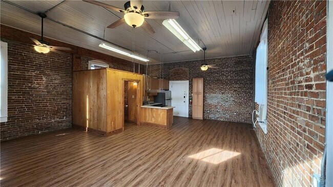 Foto del edificio - 2594 Front St