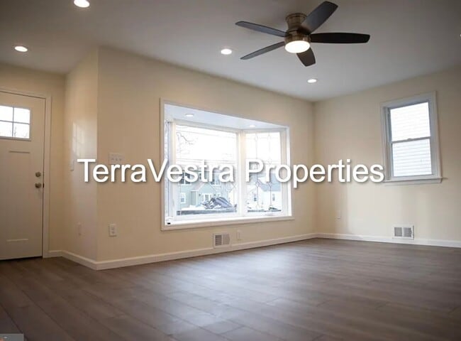 Building Photo - Single Family in Brooklawn!