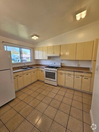 Building Photo - 7 Evergreen Dr
