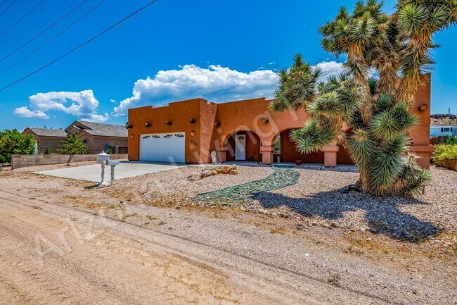 Foto del edificio - BEAUTIFUL SOUTHWEST HOME