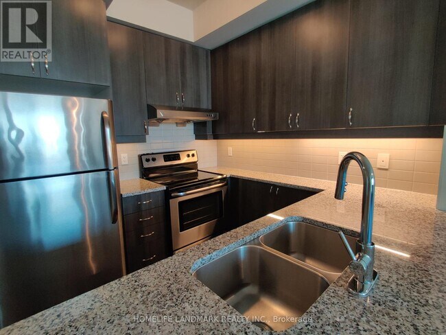 Photo du bâtiment - 8110-8110 Birchmount Rd