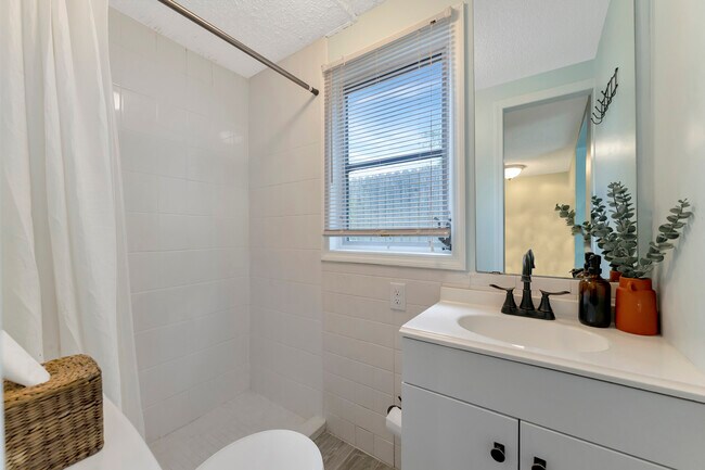 Foto del edificio - 733 Tarpon Ave