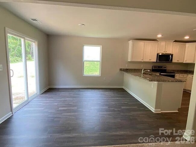 Building Photo - 216 Caffee Dr