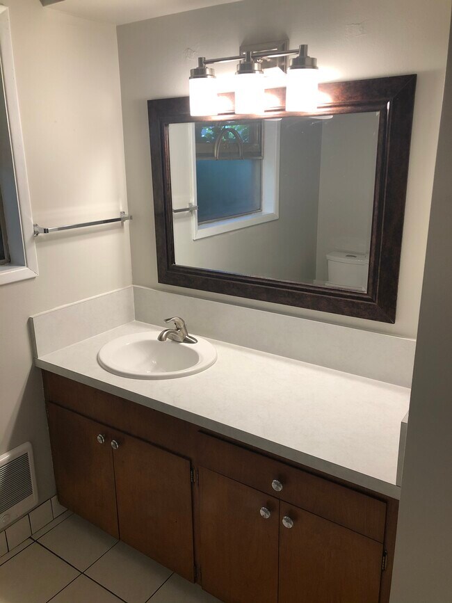 Bathroom - 10945 SW Butner Rd