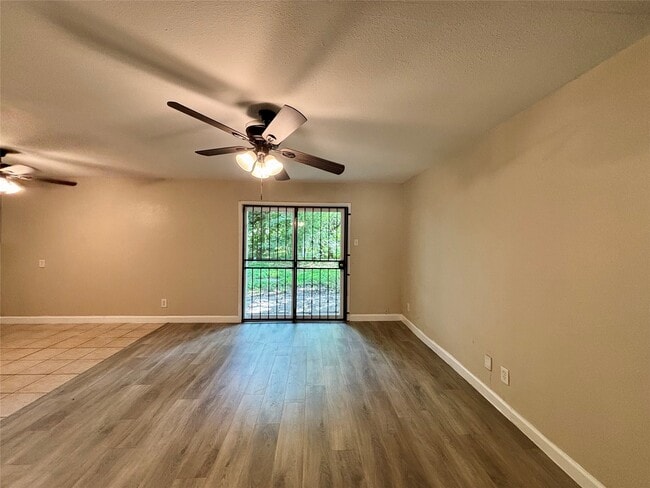 Foto del edificio - 4110 Knotty Oaks Trail