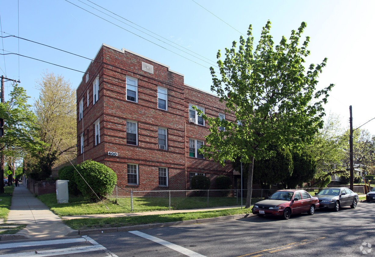 Primary Photo - 400 Douglas St NE