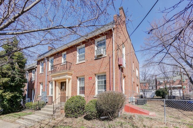 Building Photo - 3012 Nelson Pl SE