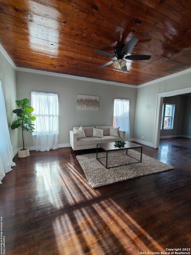 Foto del edificio - 719 Bailey Ave