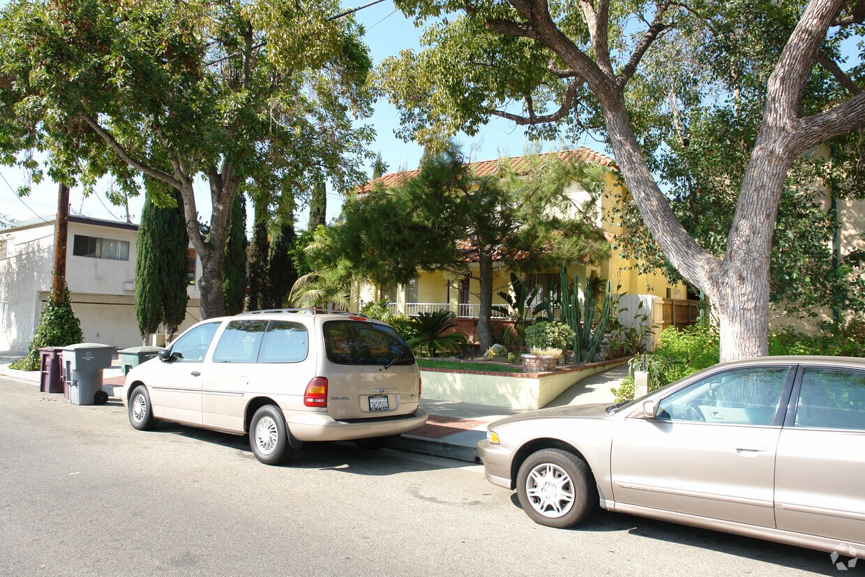 Primary Photo - 1413 Stanley Ave