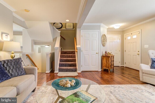 Foto del edificio - 9073 Falcon Glen Ct