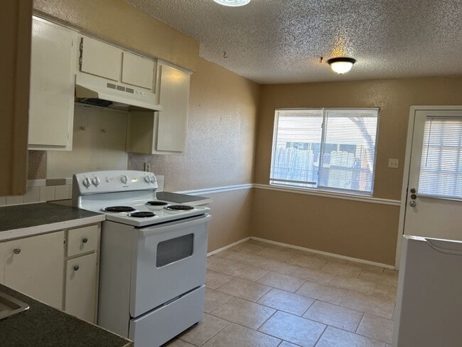 Foto del edificio - 2405 Shoemaker Dr