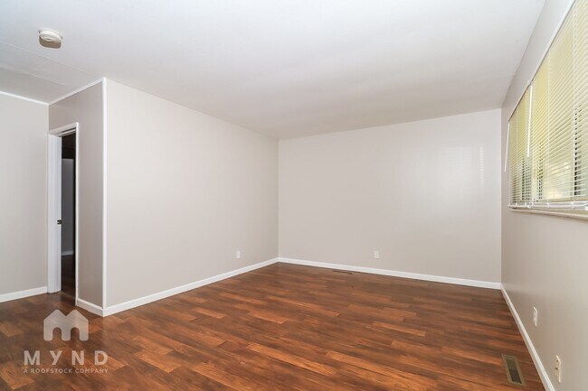Foto del edificio - 3049 Bluefield Dr