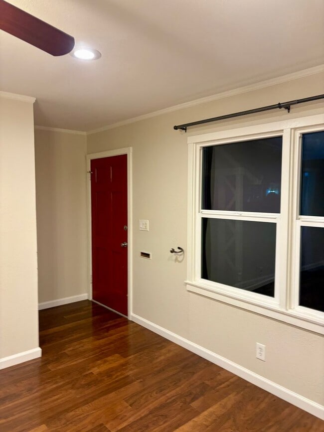 Foto del edificio - 3bed/2bath Home in Land Park