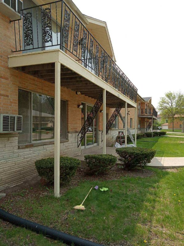 Building Photo - 10211 W Sharon Ln
