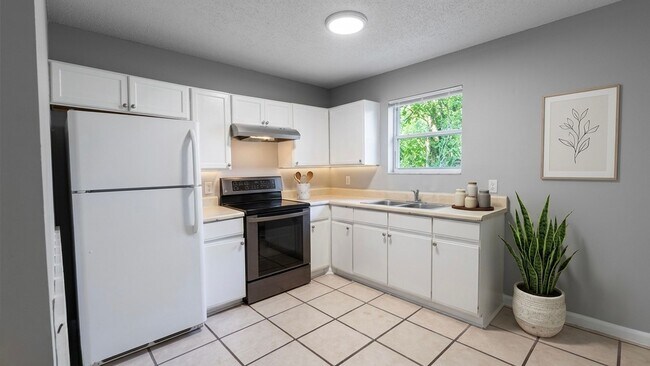 Foto del edificio - 2 Bed, 1 Bath Affordable Westside Apartment || Move in Ready!