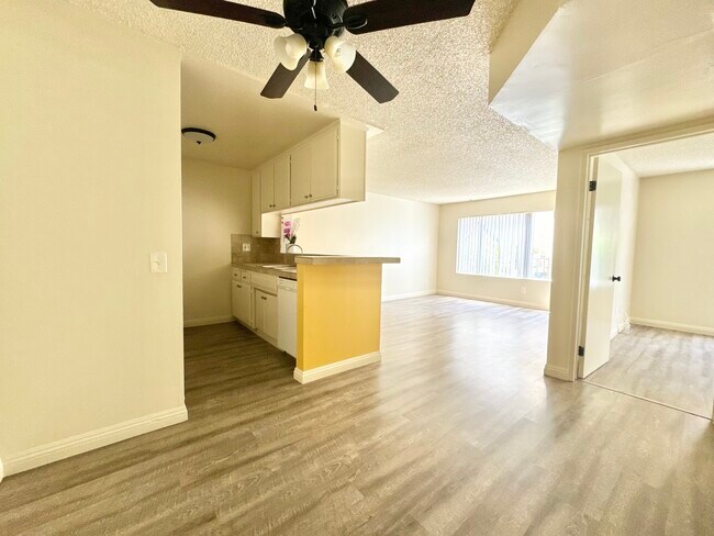 Building Photo - 9233 Van Nuys Blvd