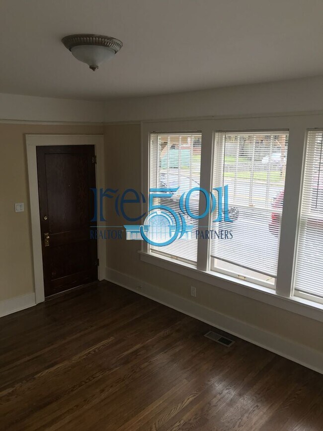 Foto del edificio - 1305 Kavanaugh Blvd