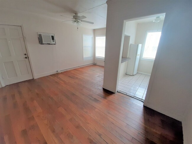 Foto del edificio - 1/1 Ground Floor Apartment in Downtown Tar...