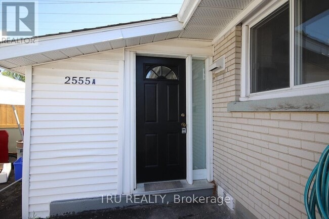 Building Photo - 2555 Iris St