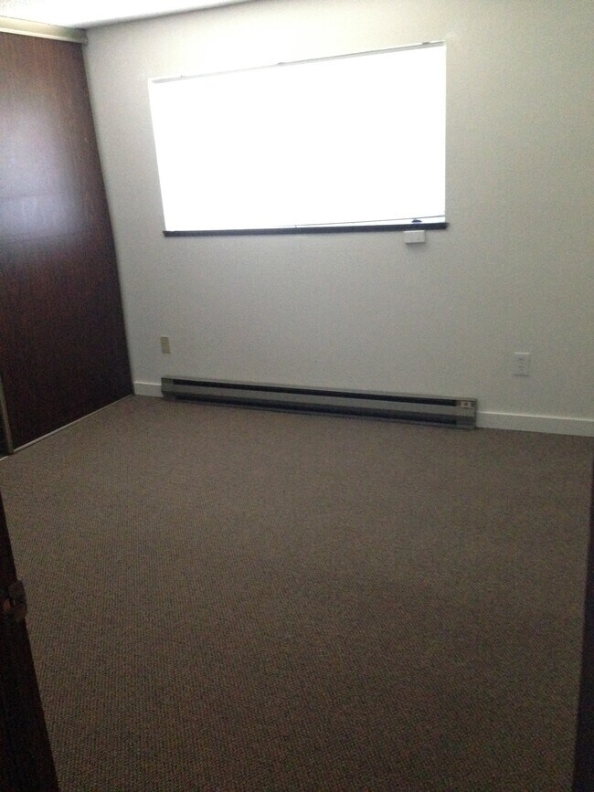 Bedrooms have carpet - 2433 SE Clinton St