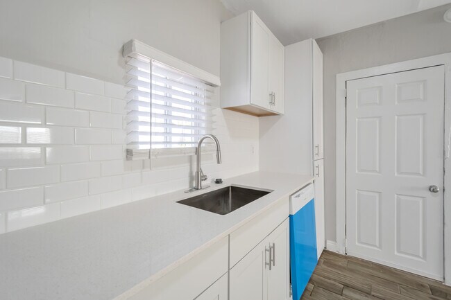 Foto del edificio - 419 W 9th St