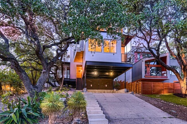 Building Photo - 2612 Carnarvon Ln