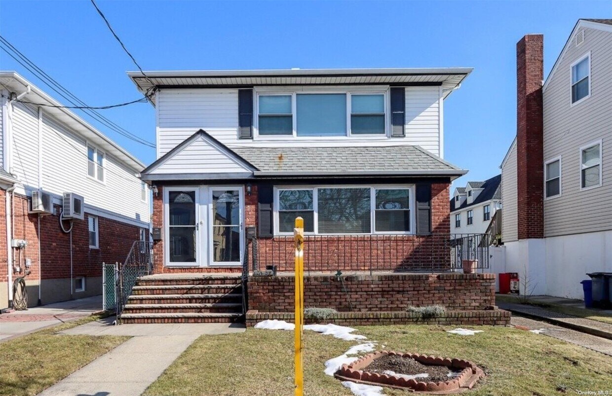 16027 96th St Unit 1 Fl, Queens, NY 11414 Room for Rent in Queens