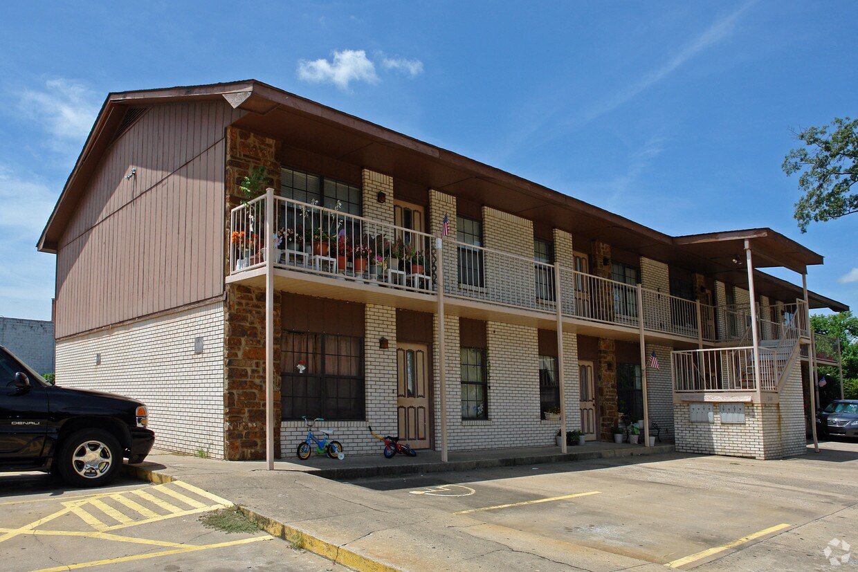 2100 N B St, Fort Smith, AR 72901 Apartments in Fort Smith, AR