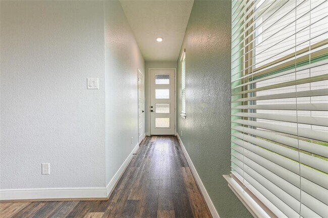 Foto del edificio - 703 Hardwood Grv Ct