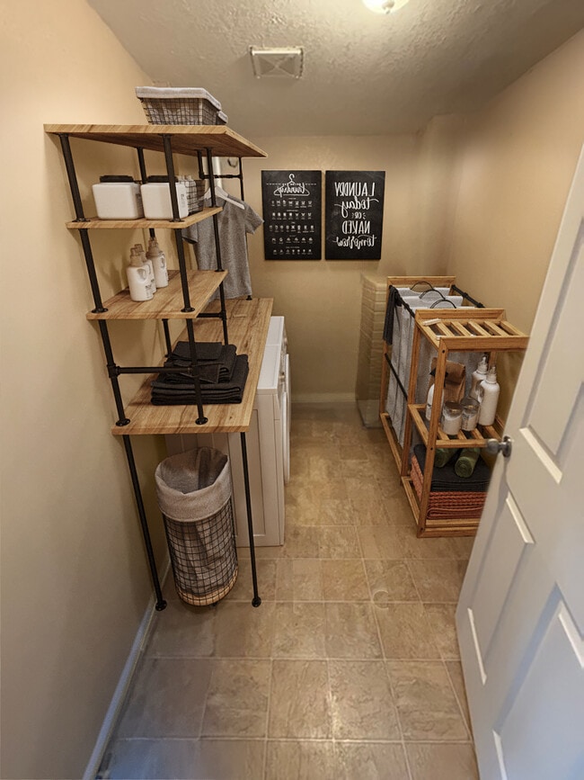 Digital furniture (large laundry room) - 2407 Marcia Dr