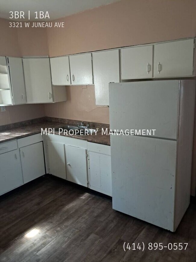 Foto del edificio - 3321 W Juneau Ave