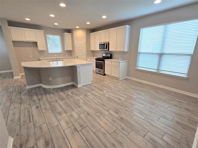 Foto del edificio - 2208 Limestone Lake Dr