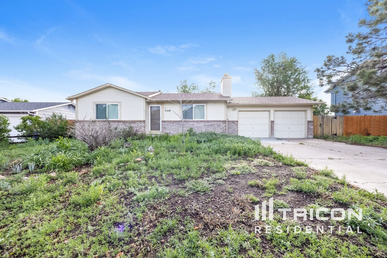 Primary Photo - 3250 Mirage Dr