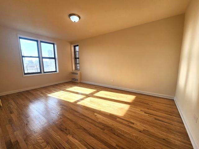 Foto del edificio - 1 bedroom in JACKSON HEIGHTS NY 11372