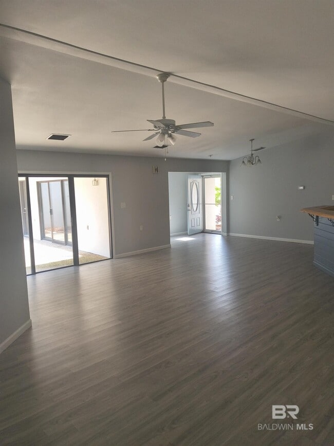 Building Photo - 318 W Fort Morgan Rd