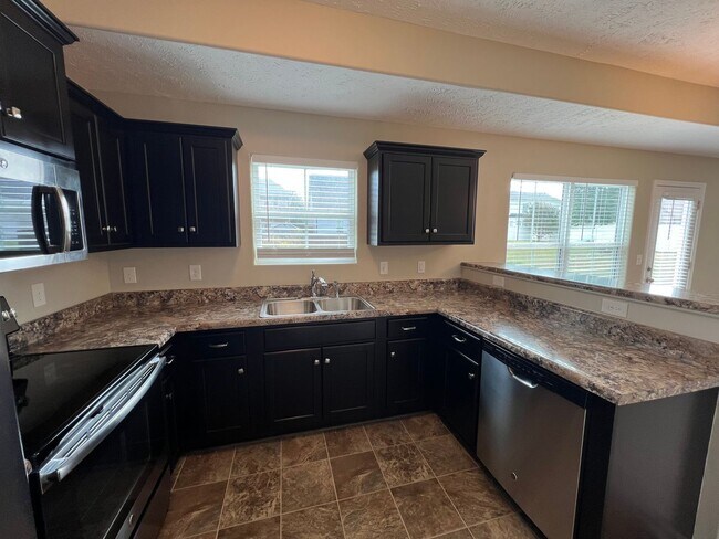 Foto del edificio - 1/2 Off First Month's Rent! Beautiful 3 Be...
