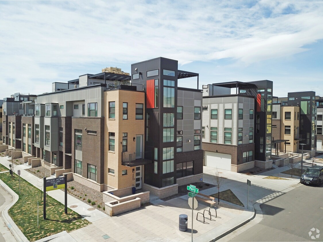 Building Photo - Perry Row At Sloans