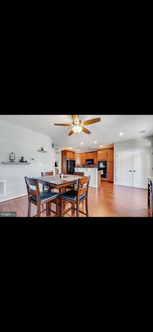 Foto del edificio - 7072 Little Thames Dr