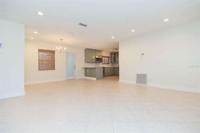 Building Photo - 301 89th Ave NE