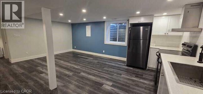 Building Photo - 96 Geneva Crescent