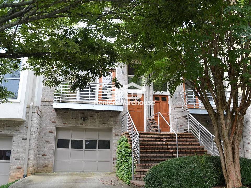 Primary Photo - 1329 Peachtree View NE