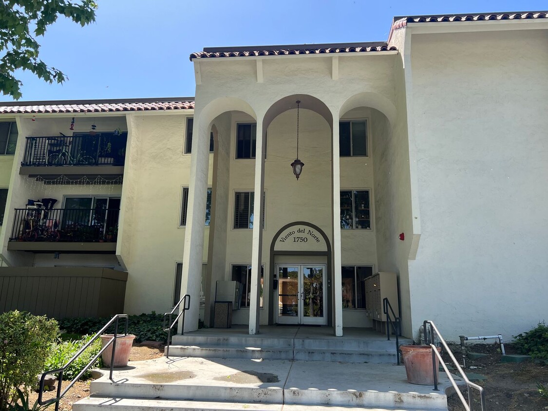 Primary Photo - Sunny 1 bed 1 bath Condo in Santa Clara. L...