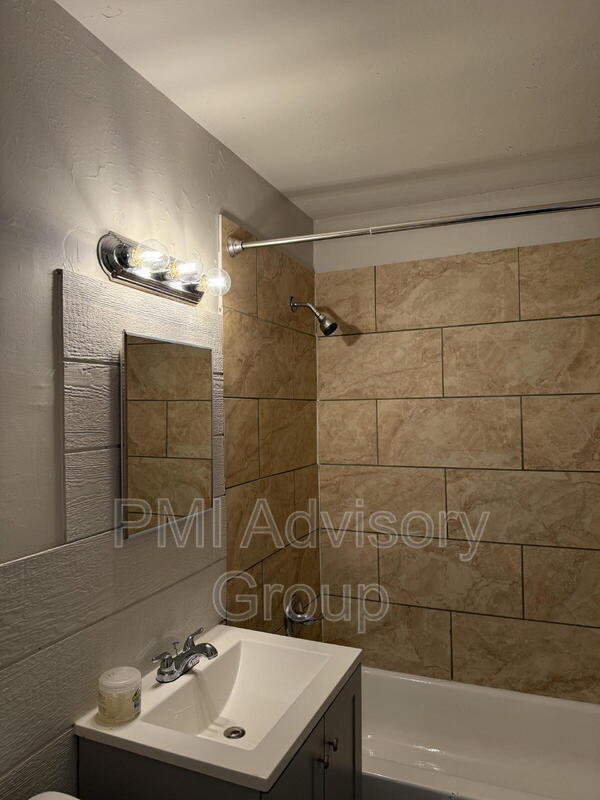 Foto del edificio - 3368 SE Girard St