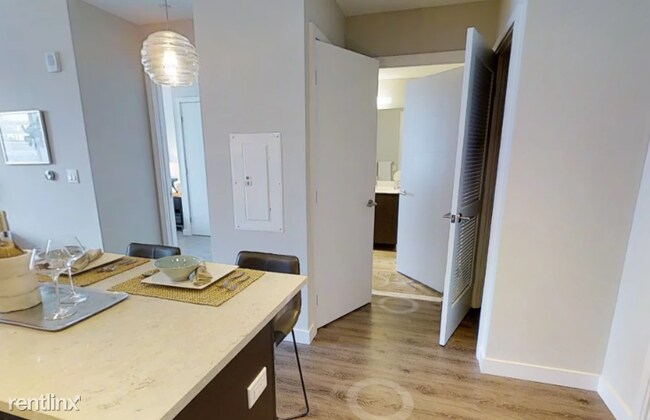 Foto del edificio - 64 Seaport Blvd