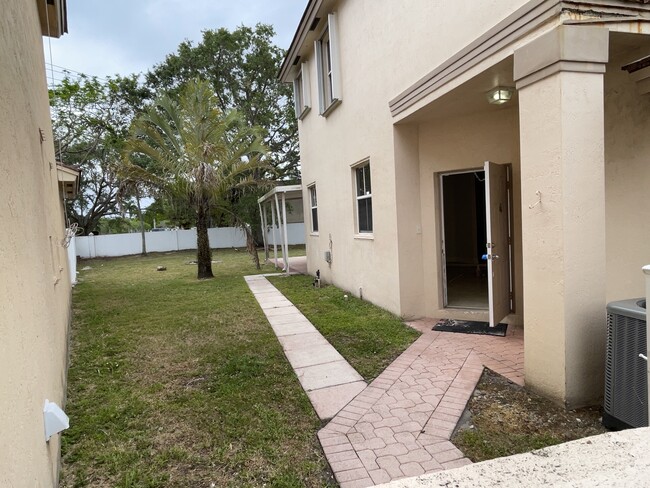 Building Photo - 6992 SW 148th Ln