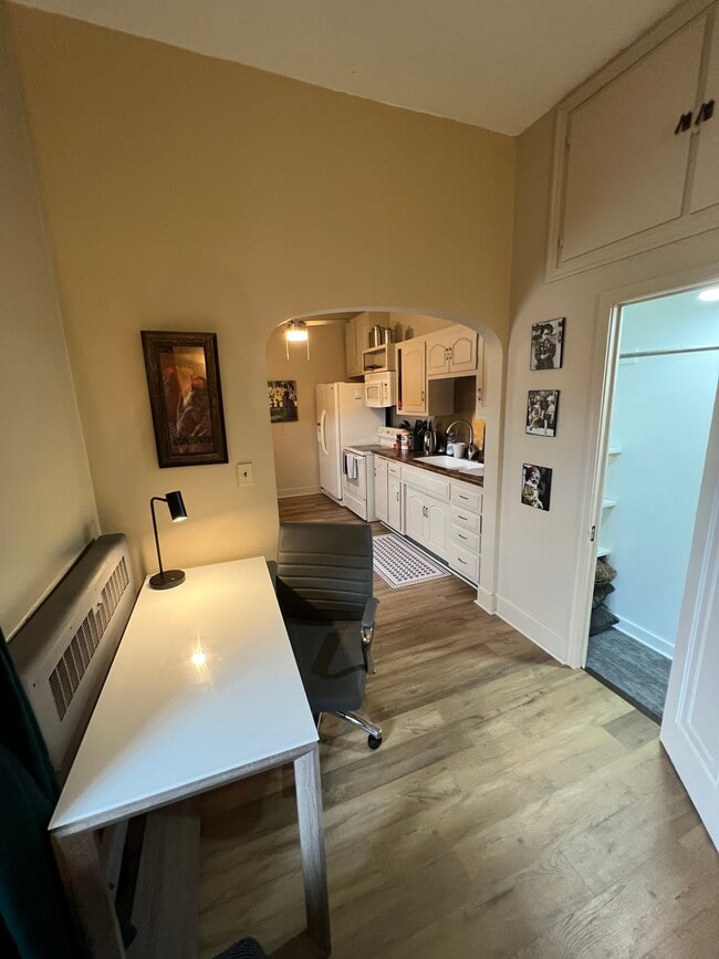 Unit F Studio Office Space - 415 Market St